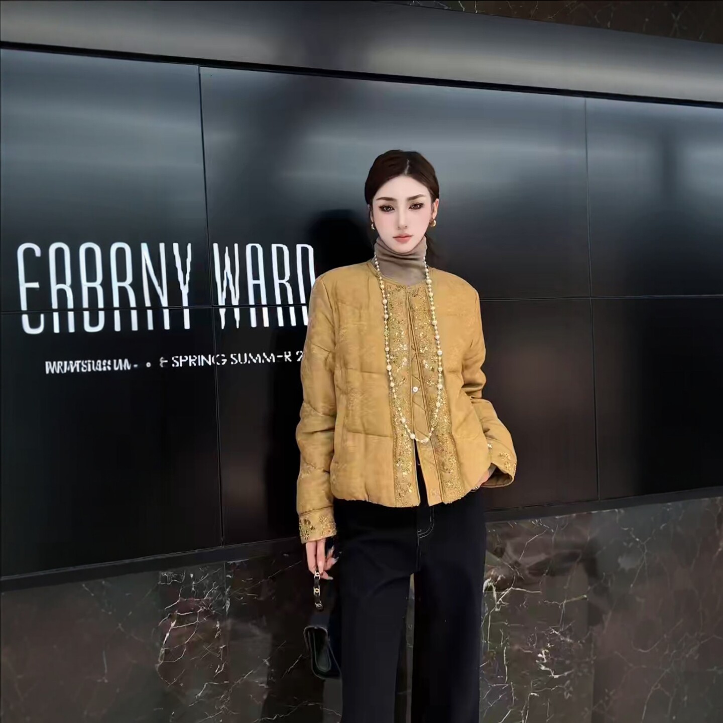 南油欧货2025冬季新款钉钻门襟袖鹅绒羽绒服女圆领小个子短款外套