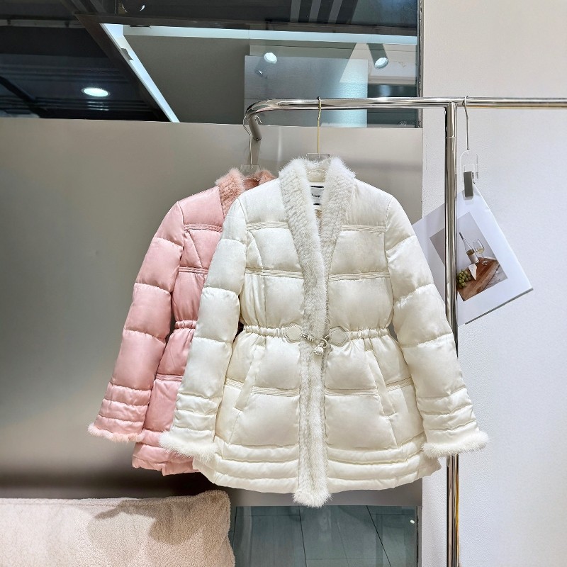 街头记忆面料中长款拼接羽绒服