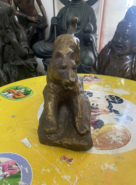 北村西望作铸铜狗，重4165克，长21厘米，高30厘米，做工大气