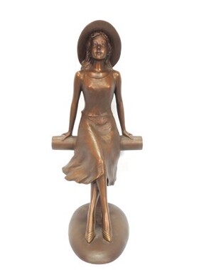 日本金工师玉野勢三作限量版铸铜小萝莉，重4.2公斤，高35厘米。