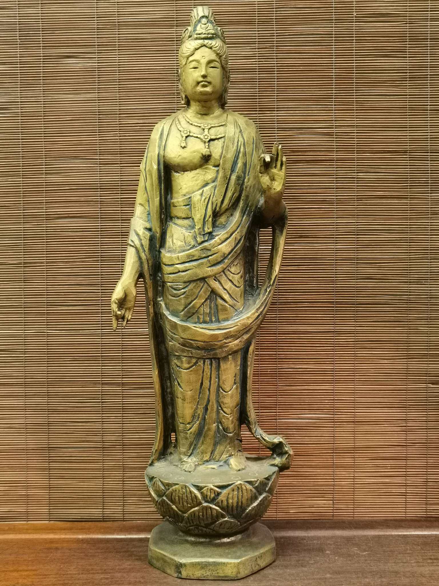 日本北村西望作观音菩萨像,重量9.8千克,高61厘米,宽19厘米。