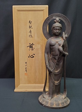 日本友沢正彦作品铜质慈心菩萨，重7千克，高53厘米，宽18厘米。