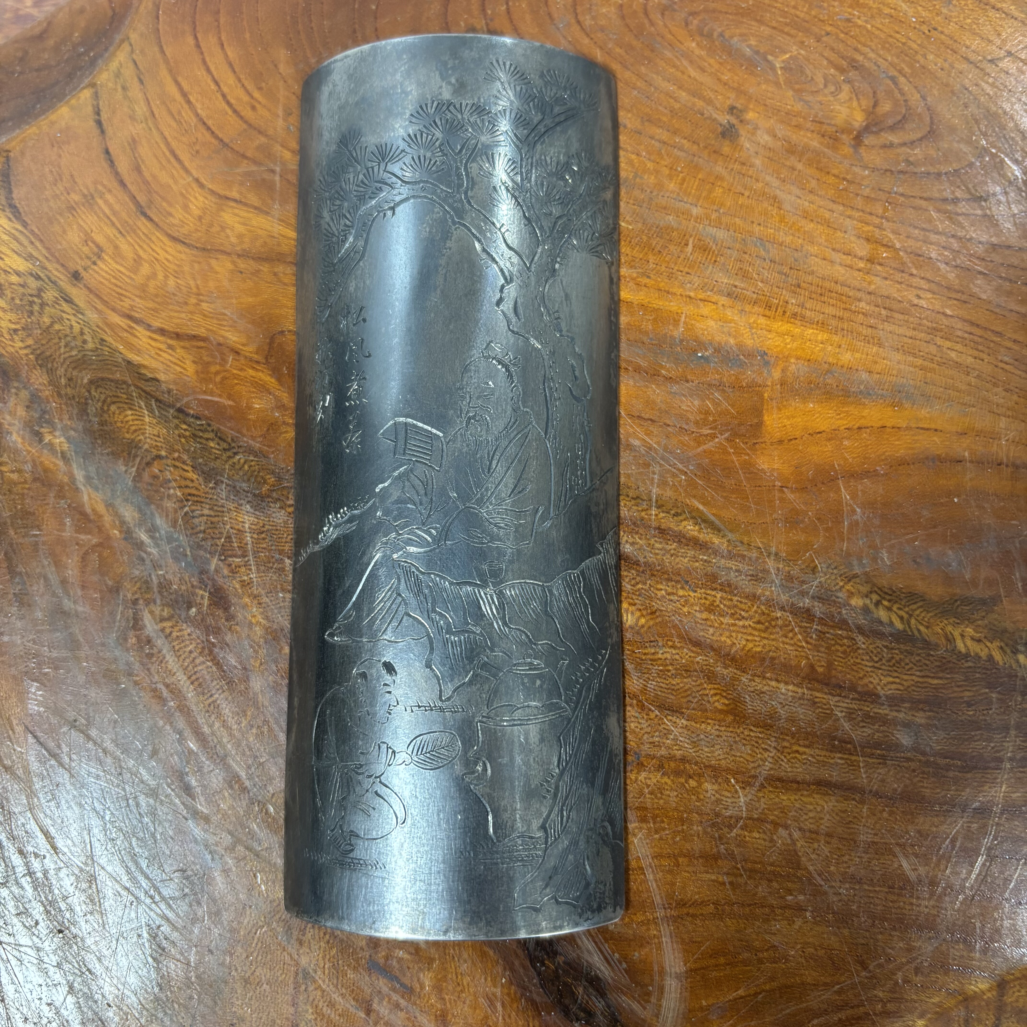 日本回流手工雕故事图纯银茶则，重57克，长13.1厘米，宽5.1厘米