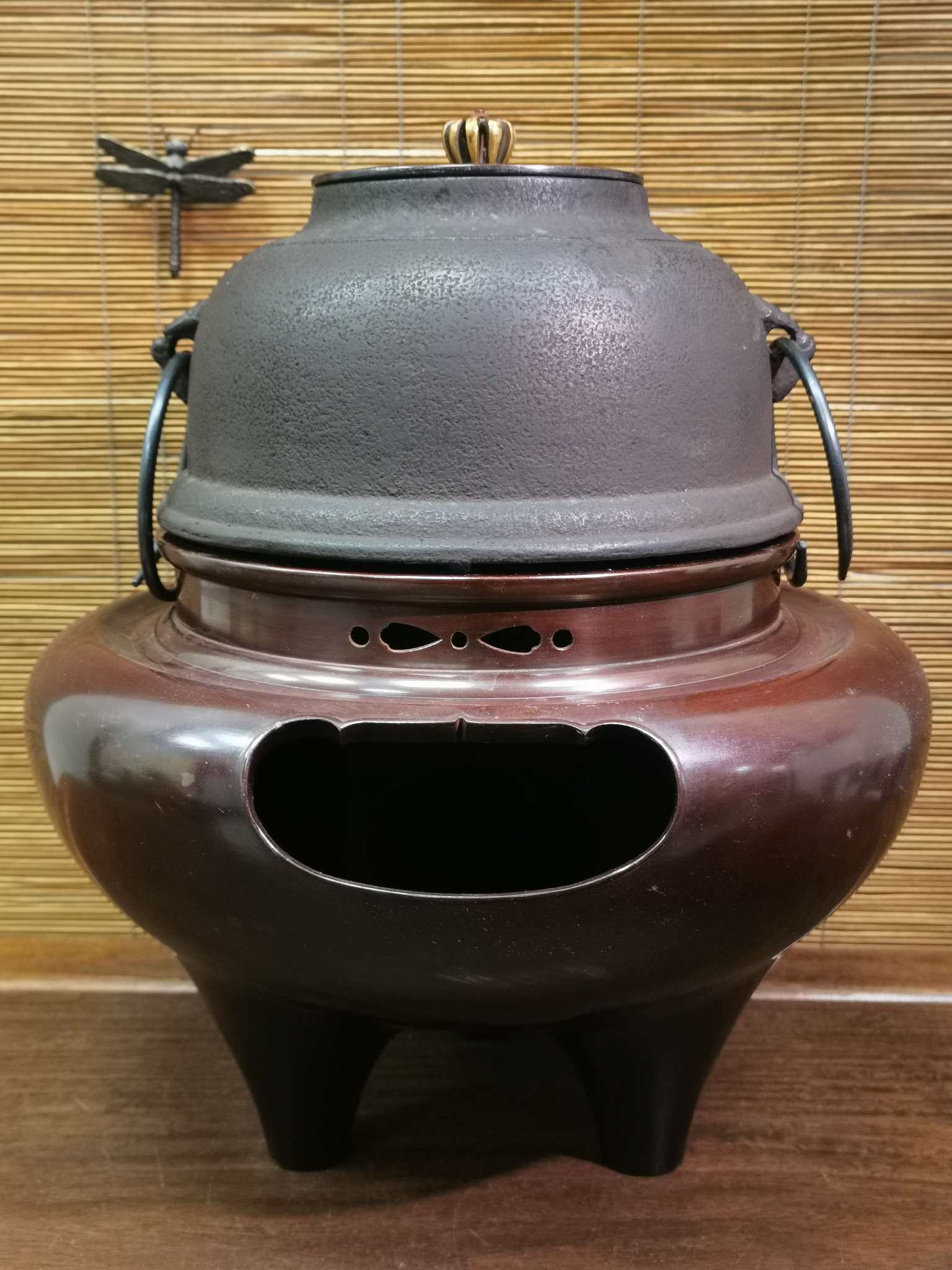 日本产铜风炉铁釜套装,总重7.6公斤,总高34厘米,风炉腹径29.5