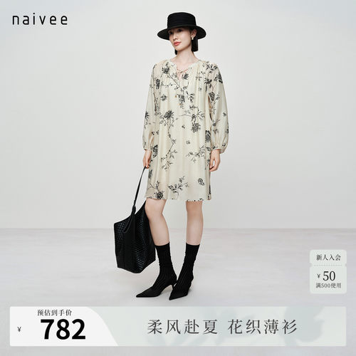系带连衣裙
灵动洒脱