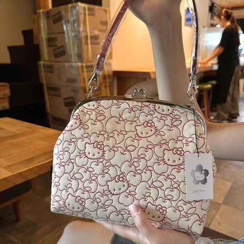 日本代购 百搭Kitty口金包可爱卡通手机包零钱包印花证件包手提包