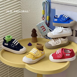 儿童帆布鞋2026春季新款男童轻便防踢板鞋女童软底饼干鞋室内鞋潮