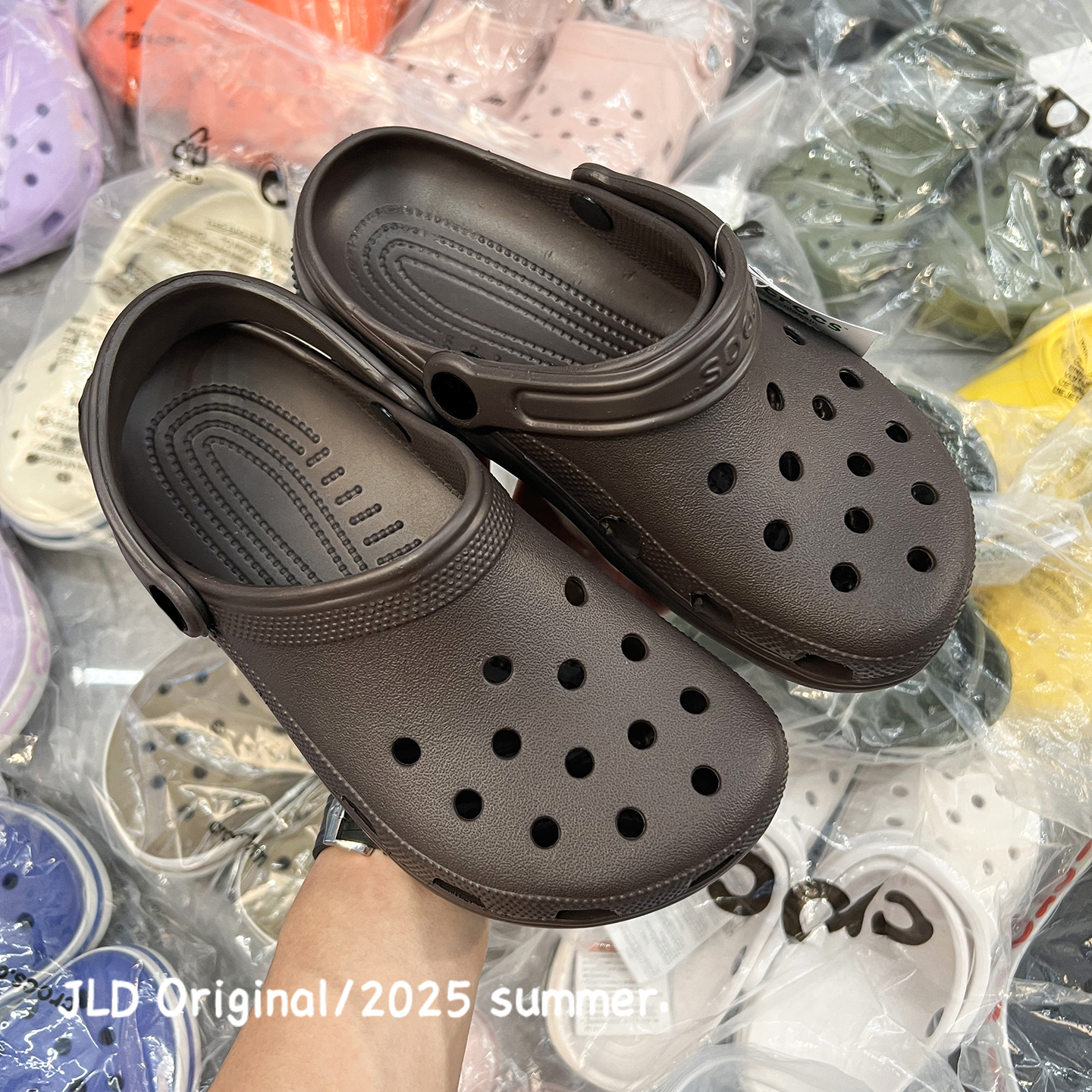 croos官网正品儿童棕色洞洞凉鞋