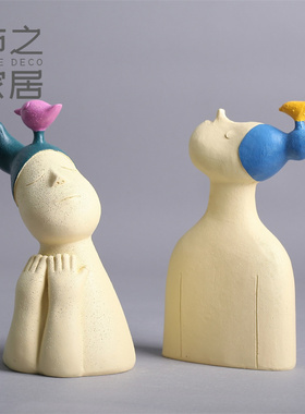 现代简约创意雕塑仰望聆听样板间