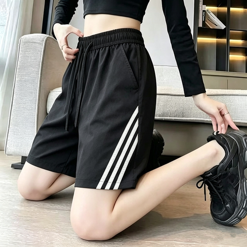 夏季薄款冰丝休闲裤子女款条纹拼接美式潮流宽松阔腿五分运动短裤