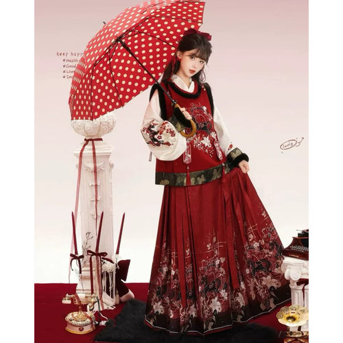 【马踏花枝】交领刺绣马面裙