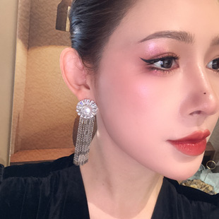 轻奢精致水钻雏菊花朵灵动流苏耳环ST394