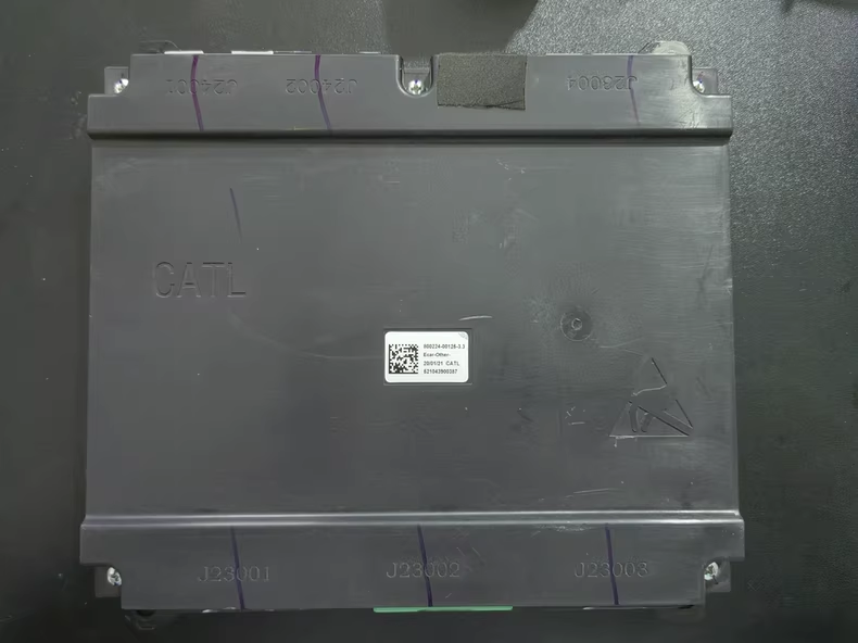 拆机广汽传祺，宁德时代电池管理系统BMS 型号:800224-00126-3.3