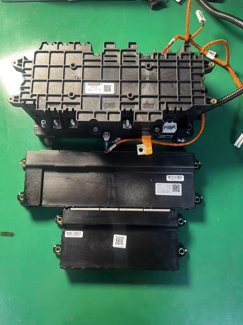 哪吒V，安徽鸿创S11-2101010EN镍钴锰酸锂动力电池包，333V