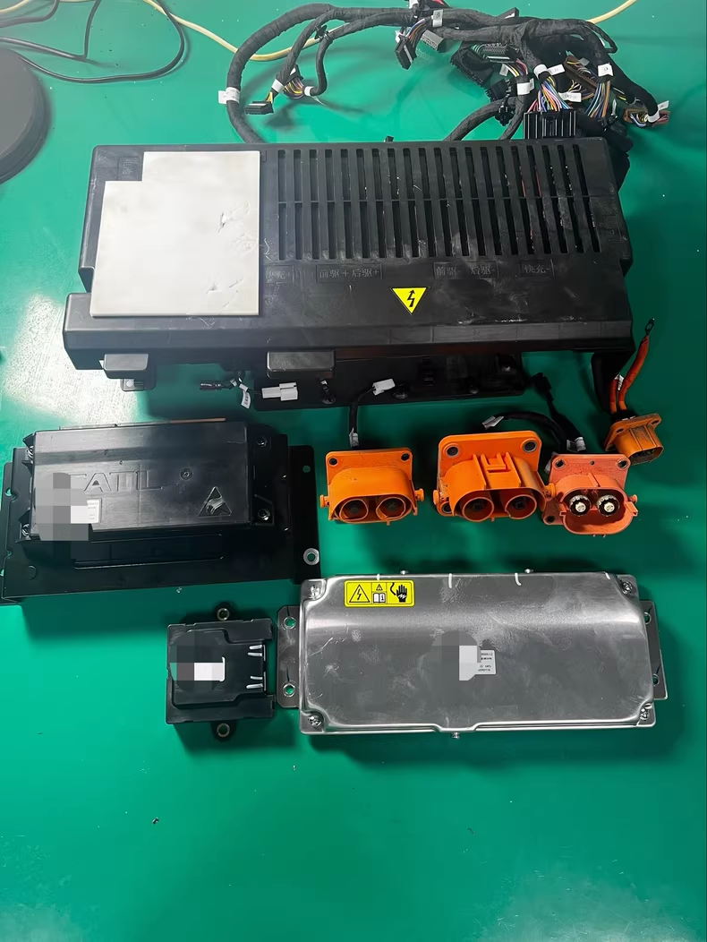 岚图梦想家EV 宁德时代三元动力电池包 324V 335.6Ah 108.7电