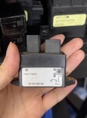 新能源汽车继电器，型号AEV110242，日本制造。适用于