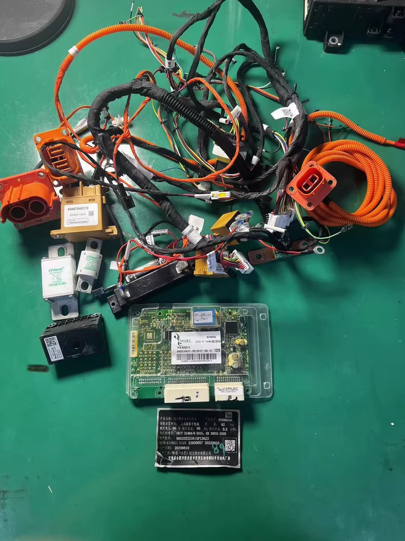 五菱宏光mini 2022款，华霆动力电池包 三元锂 96V 96Ah 9.2Kwh,