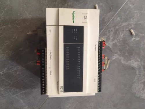 施耐德TM238LDD24DT，功能正常