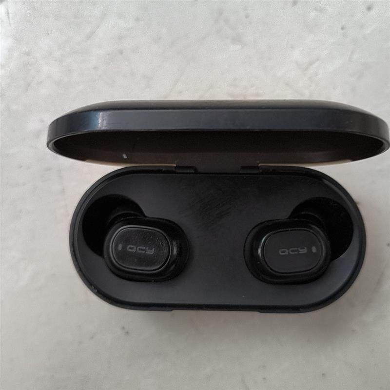 qcy耳机。正常使用,成色如图所示,包邮议价