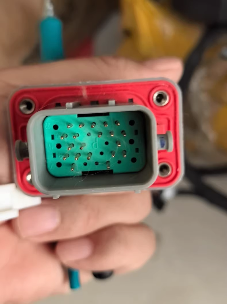 安费诺32芯新能源电动汽车插头插座，型号HC18B-S32，原装正品，