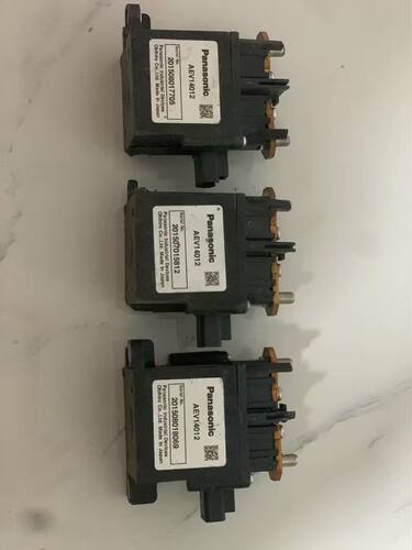 新能源汽车高压直流接触器 AEV14012 实物如图所示，质量包好