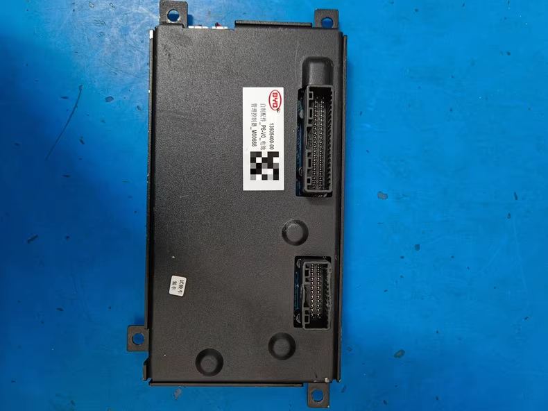 BYD自制配件，型号PE-V0电池管理控制器，编号M00666。成色如图