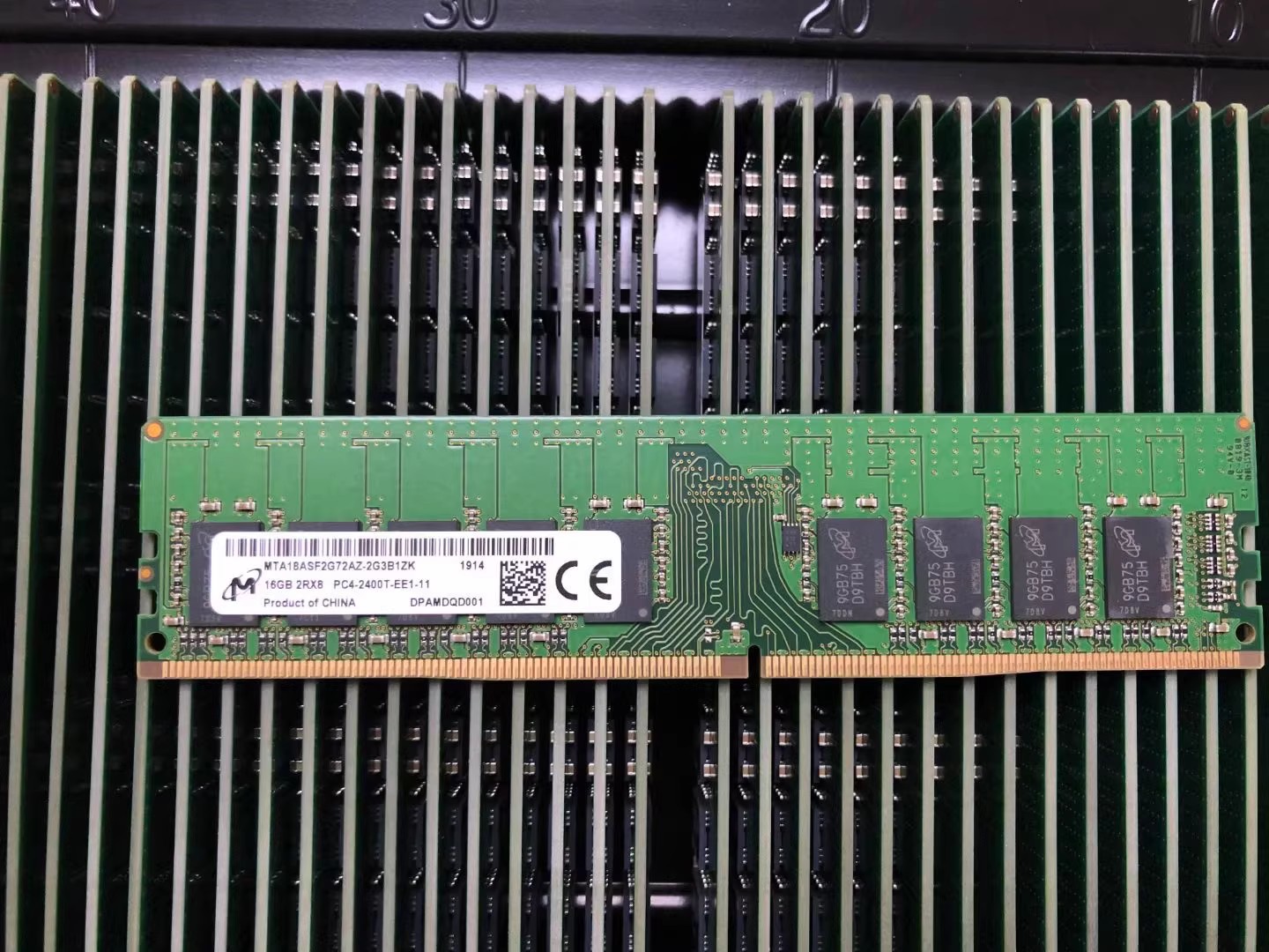 镁光16G 2RX8 PC4-2400T-RE1-11服务器内存MTA18ASF2G72PDZ-2G3B1