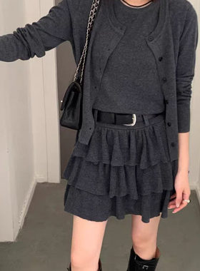 高级感时尚针织套装女秋冬新款针织开衫背心蛋糕连衣裙毛衣两件套