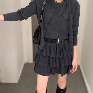 高级感时尚针织套装女秋冬新款针织开衫背心蛋糕连衣裙毛衣两件套