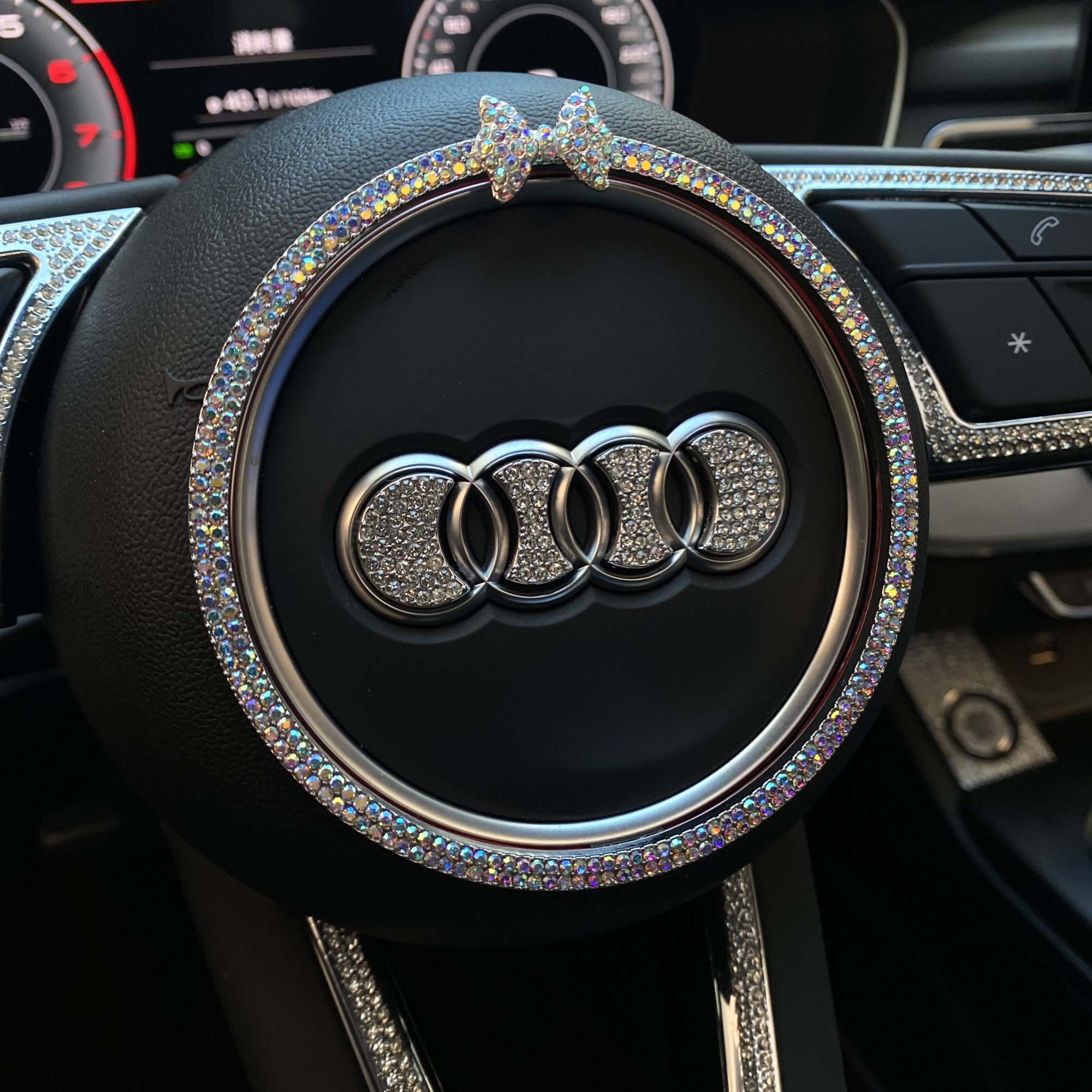适用于奥迪方向盘装饰贴A3A4LA5A6A7车标钻石贴Q3Q5Q7S67内饰镶钻