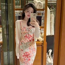 茶歇法式粉色碎花吊带连衣裙套装夏季2025气质包臀长裙开衫两件套