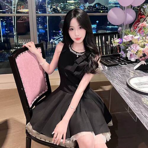 夏季高级感千金风无袖背心连衣裙
