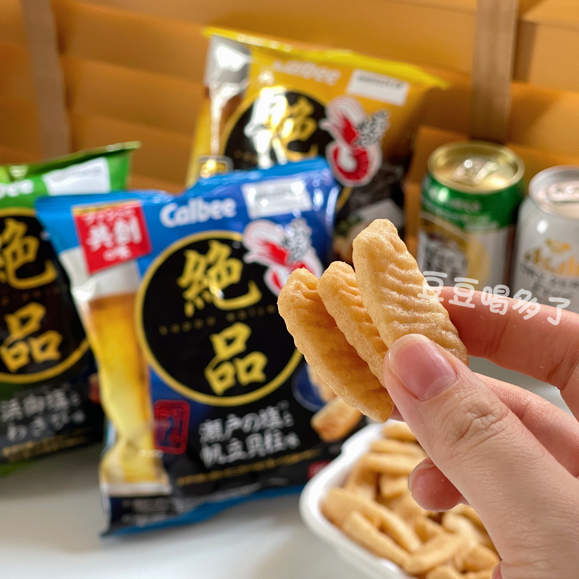 现货 日本Calbee卡乐比绝品御盐炸蒜味盐味帆立贝香脆大虾片虾条图片