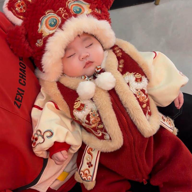 过年拜年服婴儿小月龄宝宝新年喜庆连体衣加绒厚超萌棉服满月礼服