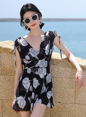 2026复古保守泳衣女士大码胖mm钢托聚拢连体裙式显瘦遮肉温泉新款