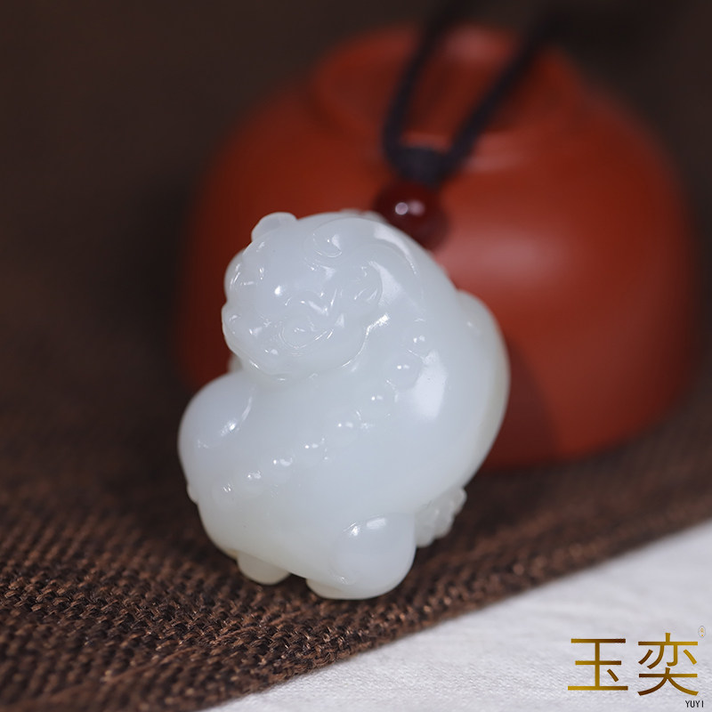 玉奕新疆和田玉籽料白玉瑞兽