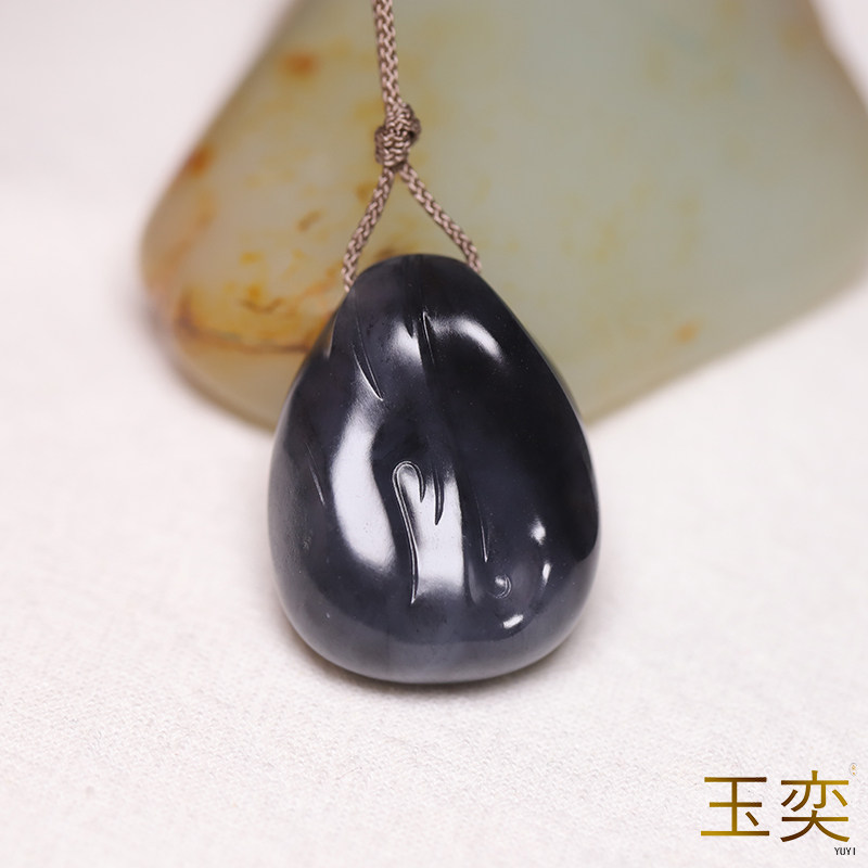 玉奕和田玉青花籽料苏工玉牌