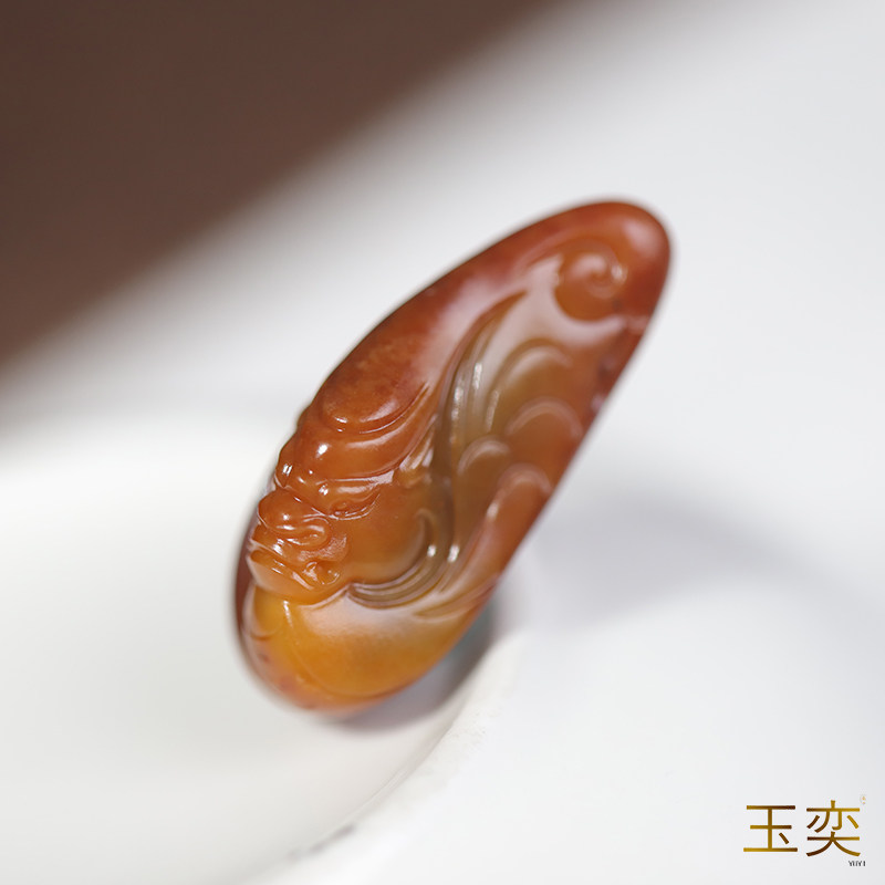 玉奕玉雕工作室8.2克新疆和田玉籽料独籽红皮守护貔貅兽头瑞兽坠