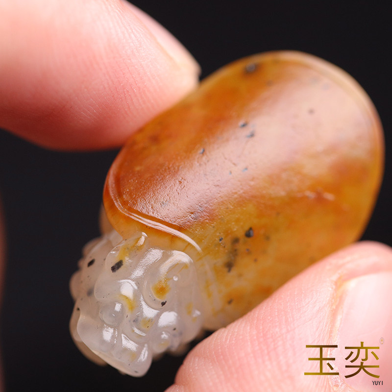 玉奕青花玉籽料吊坠国鉴定