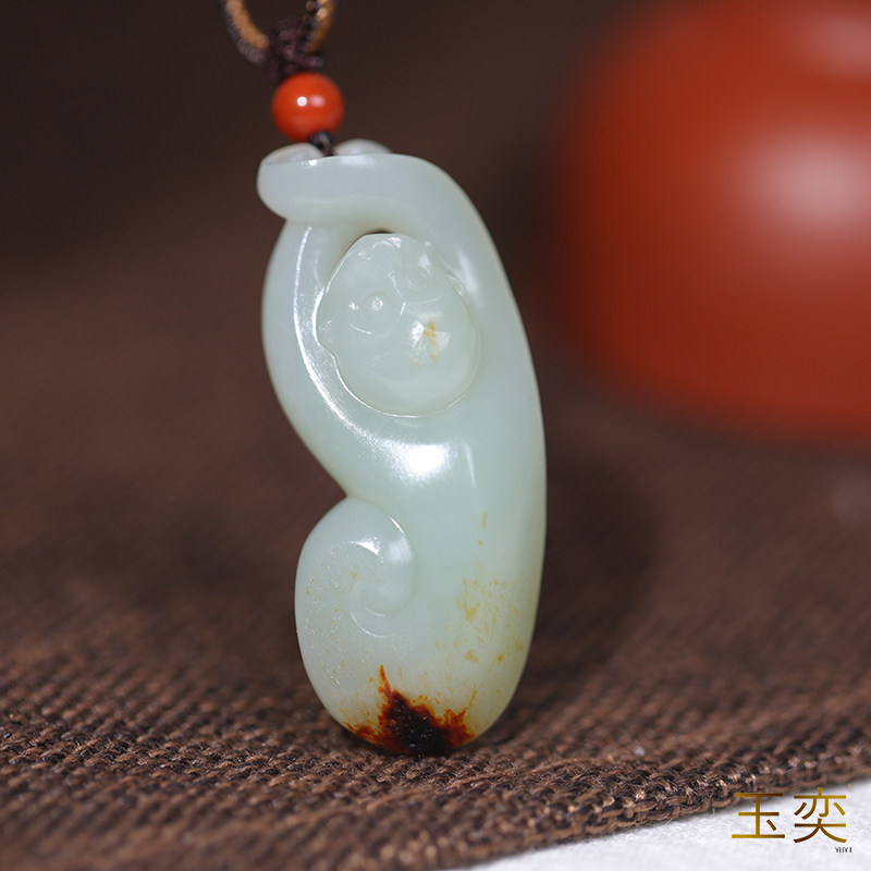 玉奕和田玉青玉籽料猴吊坠