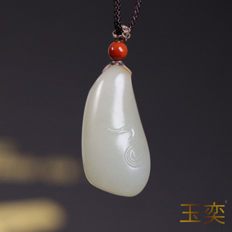 【玉奕】新疆和田玉籽料9.8克苏工黄白种洒金皮仿古纹饰随型玉坠