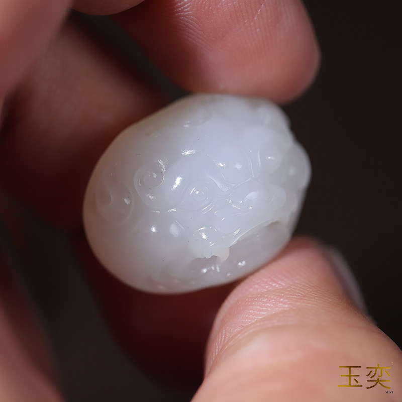 玉奕新疆和田玉籽料白玉吊坠