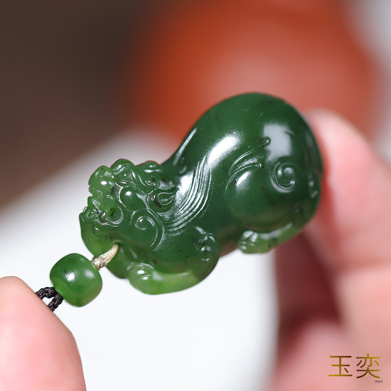 玉奕玉雕工作室17.3克新疆和田玉籽料碧玉苏工守护貔貅瑞兽挂件