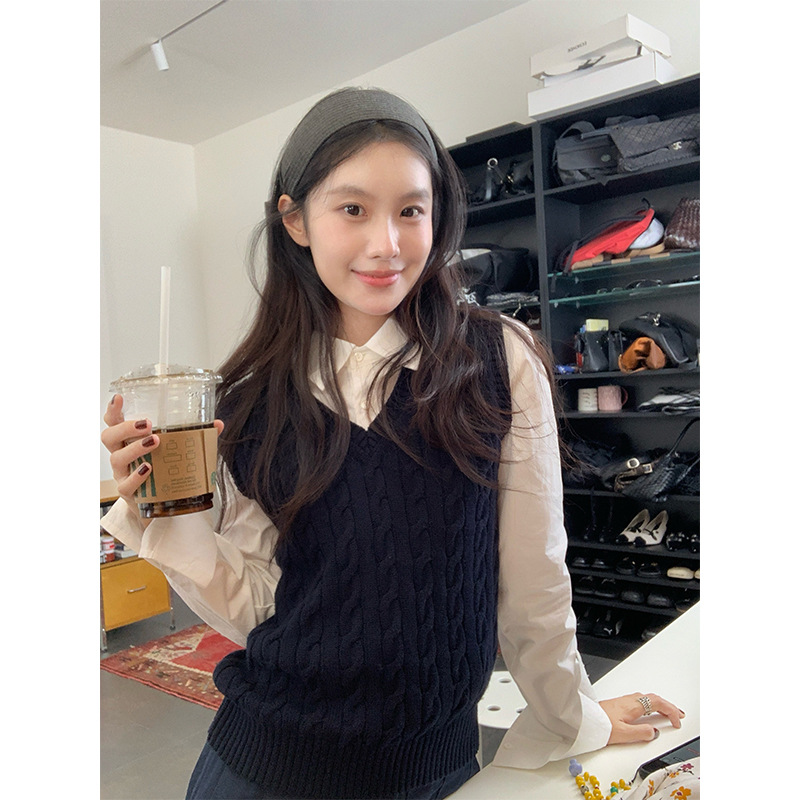 学院风麻花V领针织马甲背心女秋冬无袖百搭显瘦叠穿洋气套头上衣