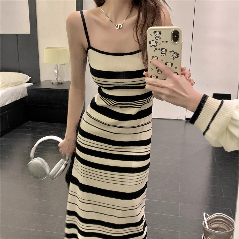 针织条纹休闲吊带连衣裙女装夏季新款韩系显瘦修身外穿打底背心裙
