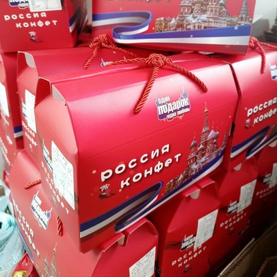 俄罗斯进口糖果混装新年巧克力零食过年礼盒送人食品散装糖混合