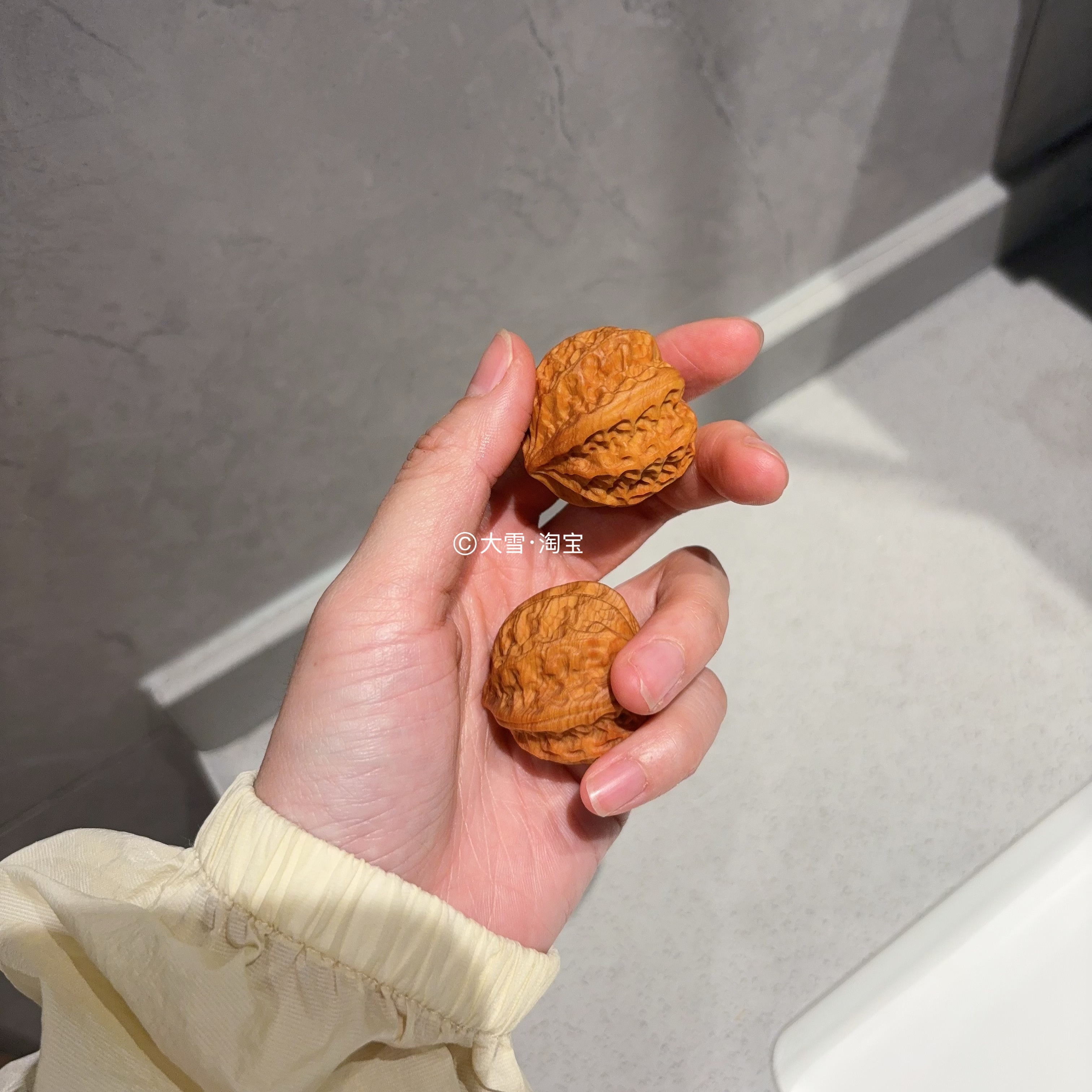 天然崖柏木无漆无蜡木雕核桃文玩手球把玩潮玩手办