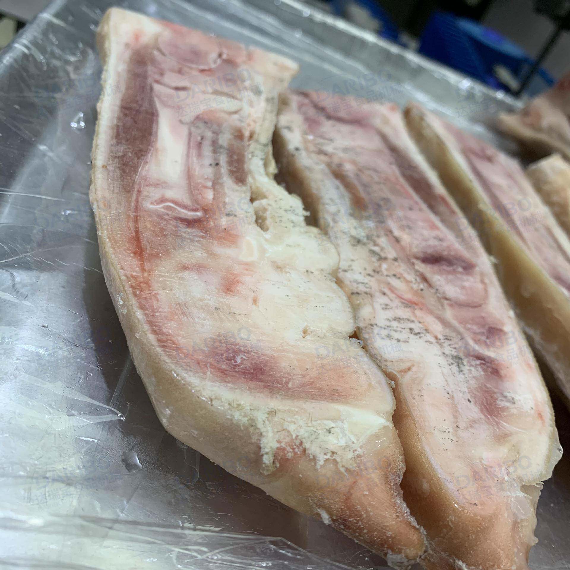 *商用大型猪蹄对半切开机 肉制品生产冷冻兔子大鹅自动分半机