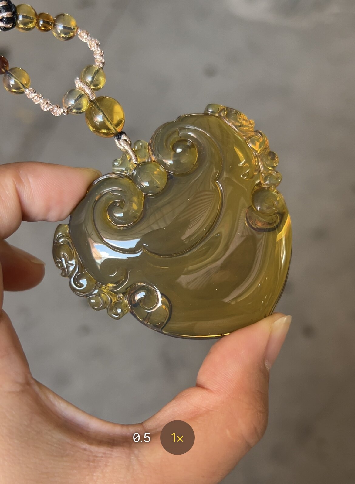 缅甸琥珀绿茶仿古如意吊坠32克