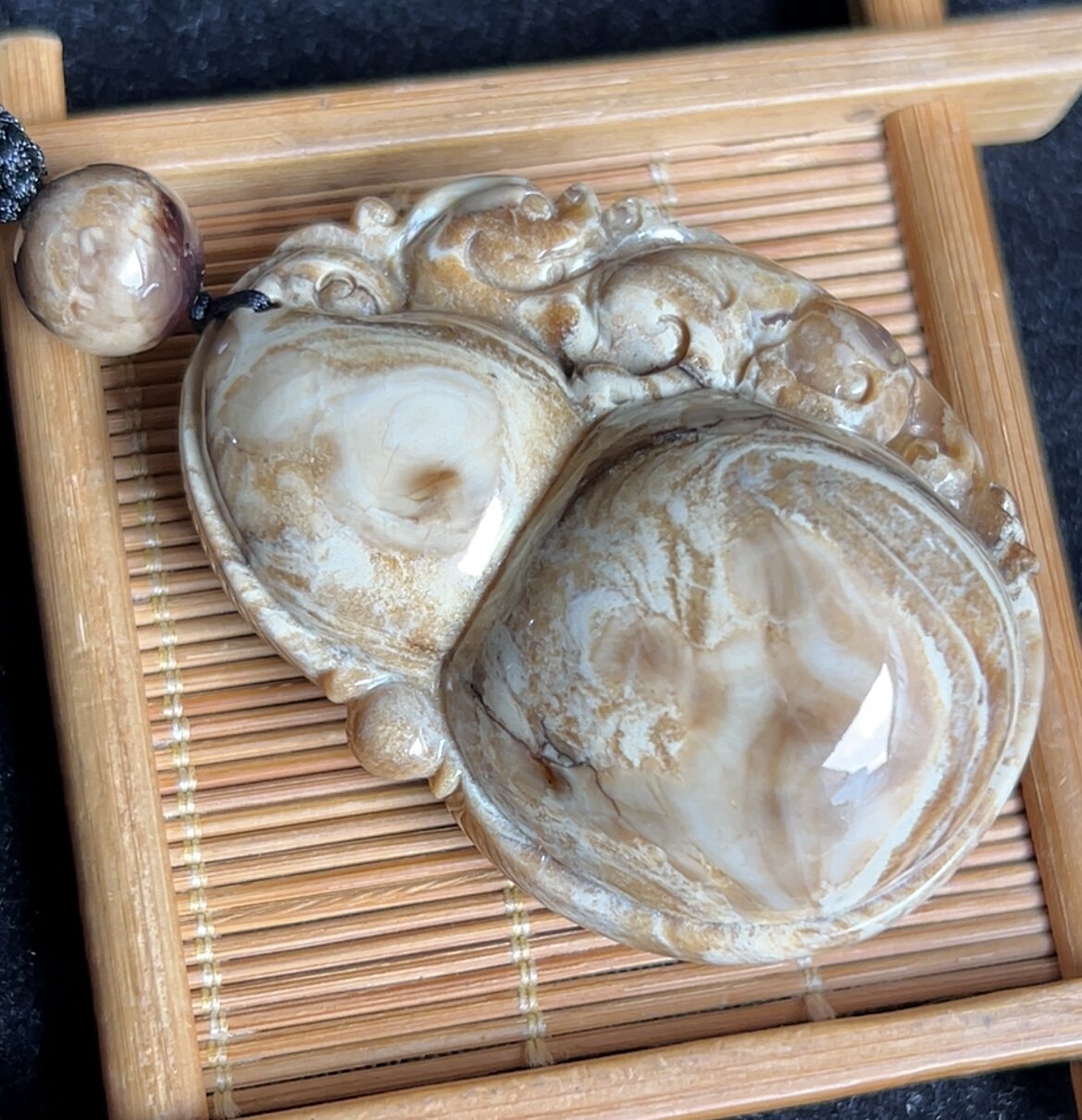 缅甸琥珀瓷白妖花溶洞葫芦吊坠28.5克